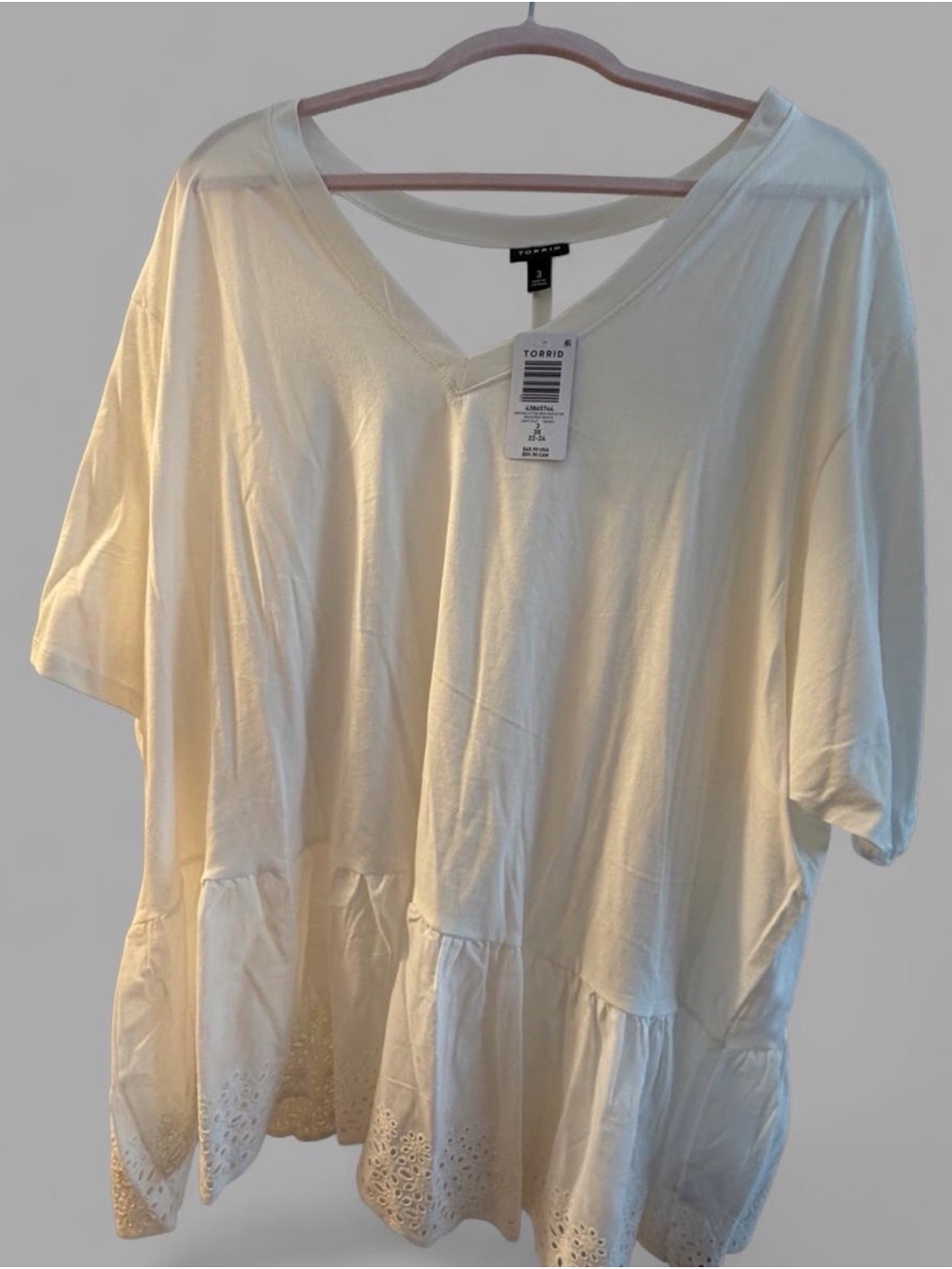 Torrid Cream V-Neck Peplum Eyelet Hem Short Sleeve Top
